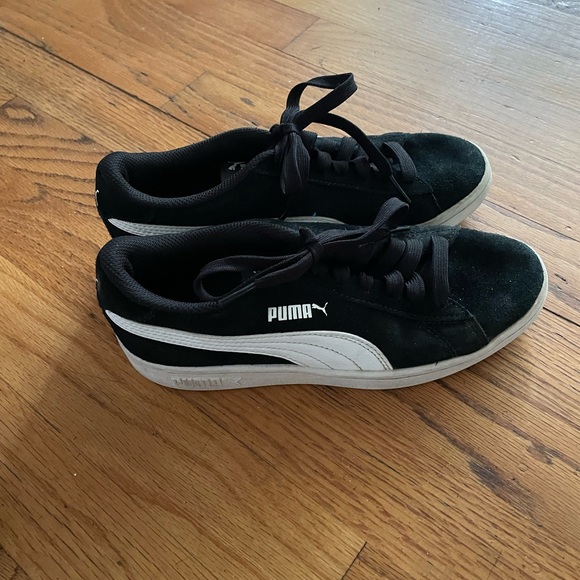 Puma Boys Black and White Sneakers - Picture 1 of 1